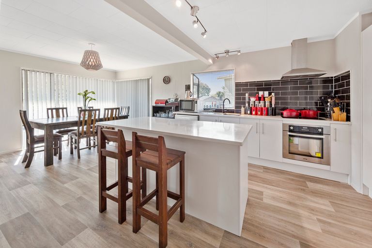 Photo of property in 8 Pinehurst Place, Wattle Downs, Auckland, 2103