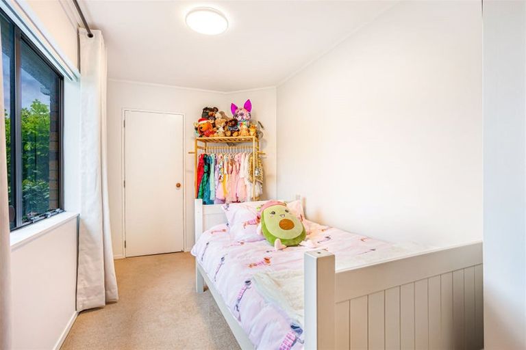 Photo of property in 1/1 Bluefin Way, West Harbour, Auckland, 0618