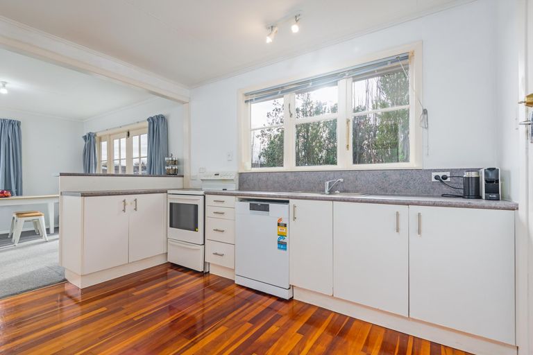 Photo of property in 14 Marsden Place, Awapuni, Palmerston North, 4412