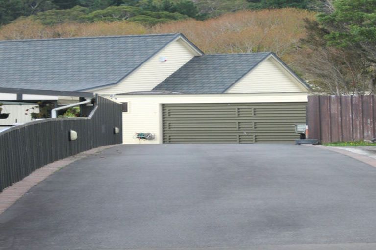 Photo of property in 5 Clinker Grove, Silverstream, Upper Hutt, 5019