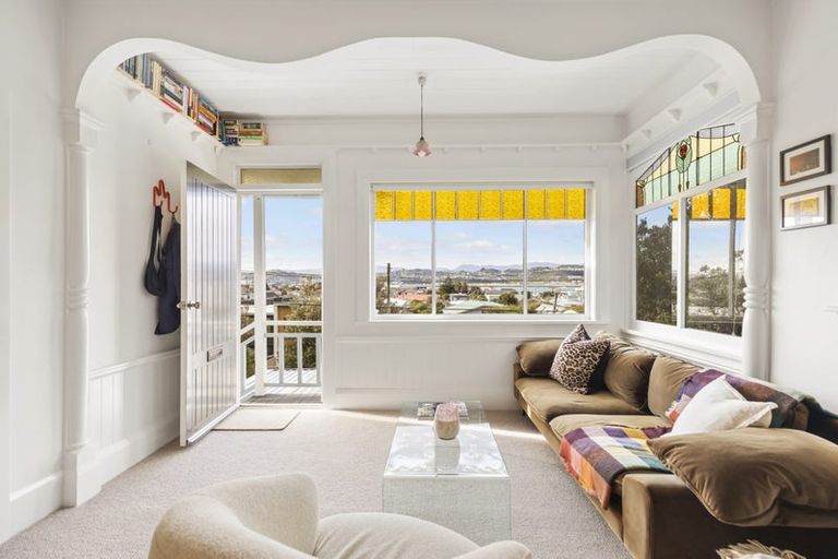 Photo of property in 176 Sutherland Road, Lyall Bay, Wellington, 6022