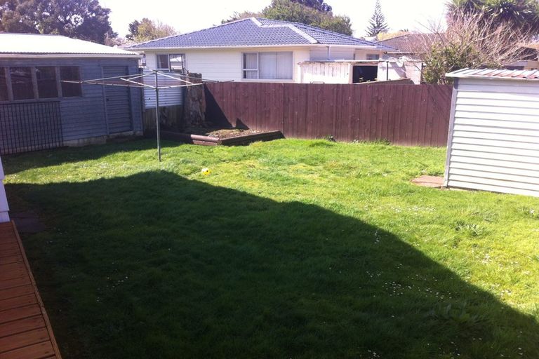 Photo of property in 6 Benton Place, Manurewa, Auckland, 2102