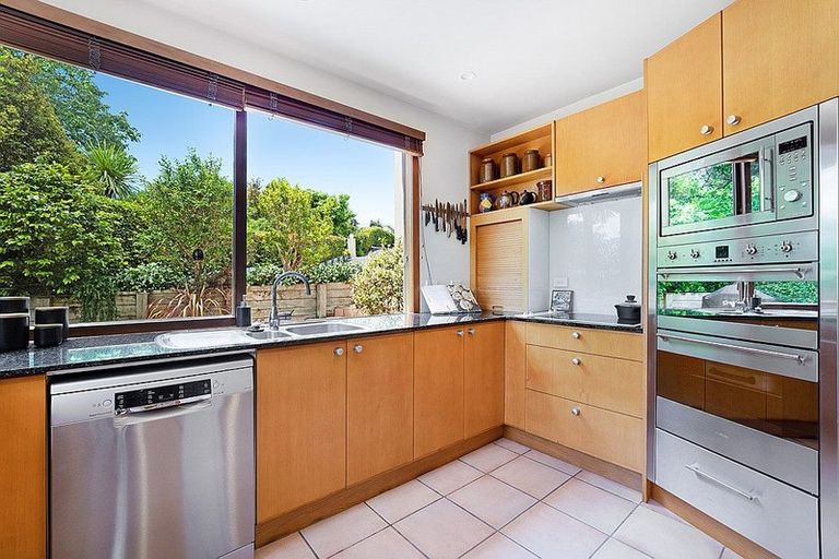 Photo of property in 1/142 Aberdeen Road, Campbells Bay, Auckland, 0620