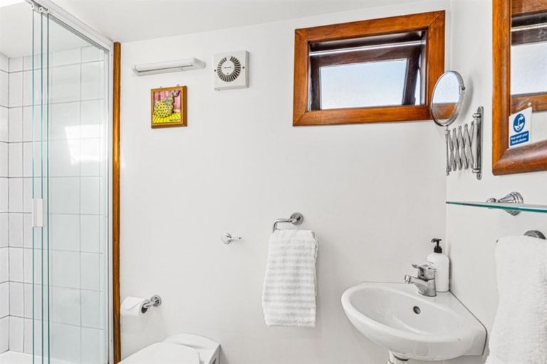 Photo of property in 2/4 The Esplanade, Castor Bay, Auckland, 0620