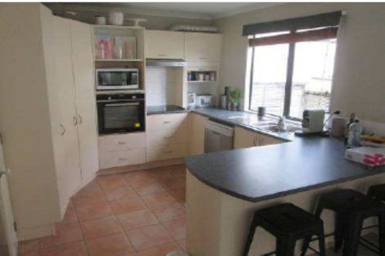 Photo of property in 2/26a Dallinghoe Crescent, Milford, Auckland, 0620