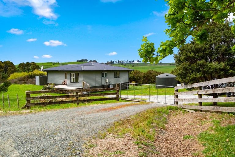 Photo of property in 17 Ranganui Road, Kaiwaka, 0573