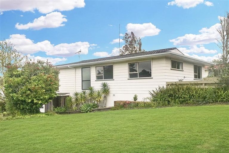 Photo of property in 21 Lavery Place, Sunnynook, Auckland, 0632