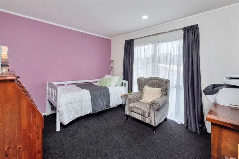 Photo of property in 13 Broadfield Street, Massey, Auckland, 0614