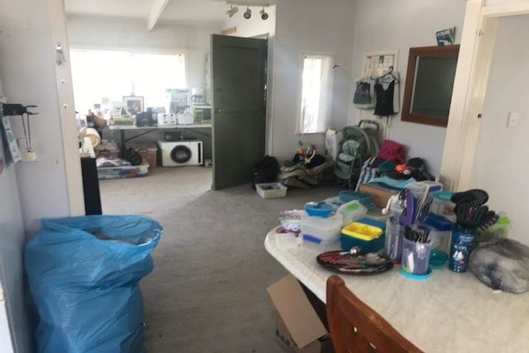 Photo of property in 10 Kaponga Crescent, New Lynn, Auckland, 0600