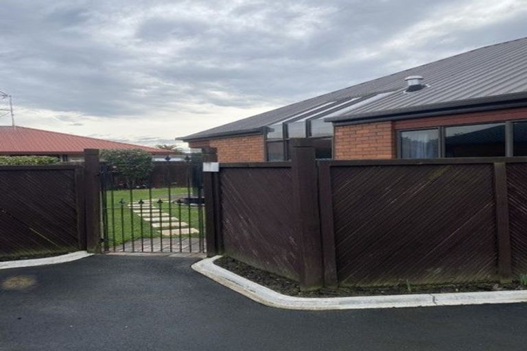 Photo of property in 2/32 Briarmont Street, Avondale, Christchurch, 8061