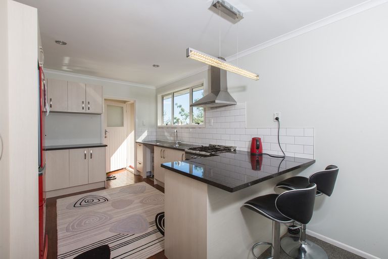 Photo of property in 37 Amberley Avenue, Te Atatu South, Auckland, 0610