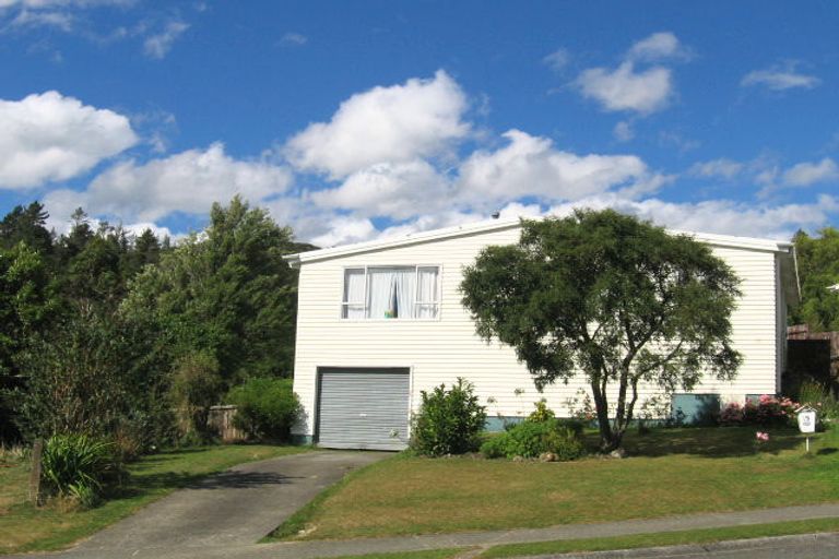 Photo of property in 15 Gentian Street, Timberlea, Upper Hutt, 5018