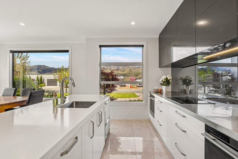 Photo of property in 15 De Bettencor Place, Mount Pisa, Cromwell, 9383