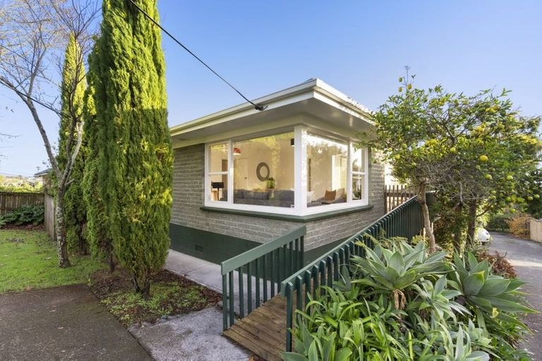 Photo of property in 1/623 Beach Road, Rothesay Bay, Auckland, 0630