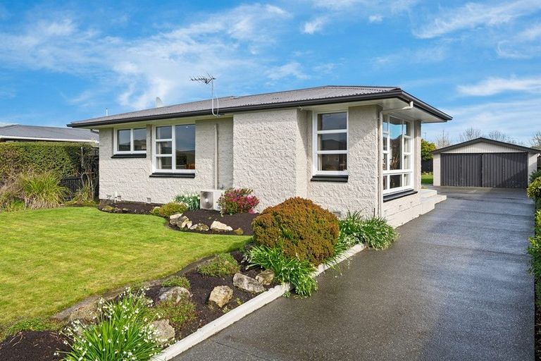 Photo of property in 10 Clipper Place, Redwood, Christchurch, 8051