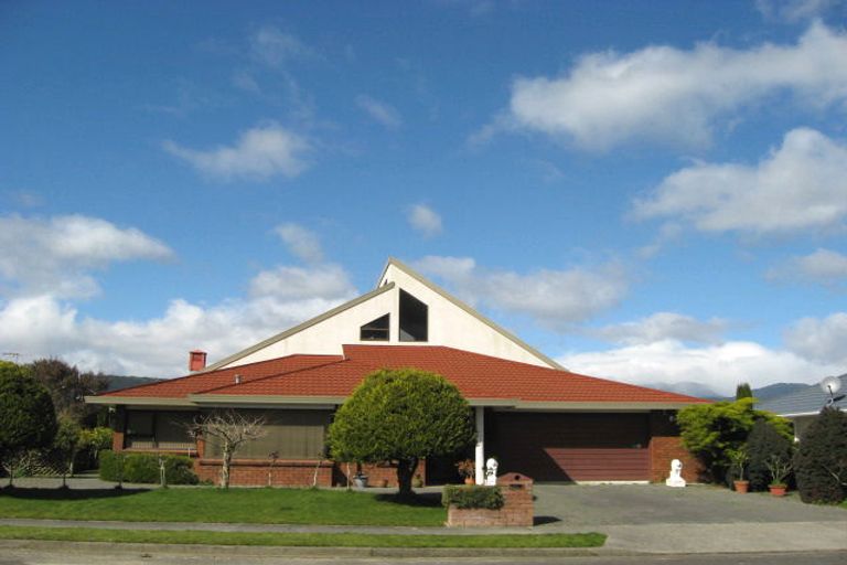 Photo of property in 17 Easton Way, Levin, 5510