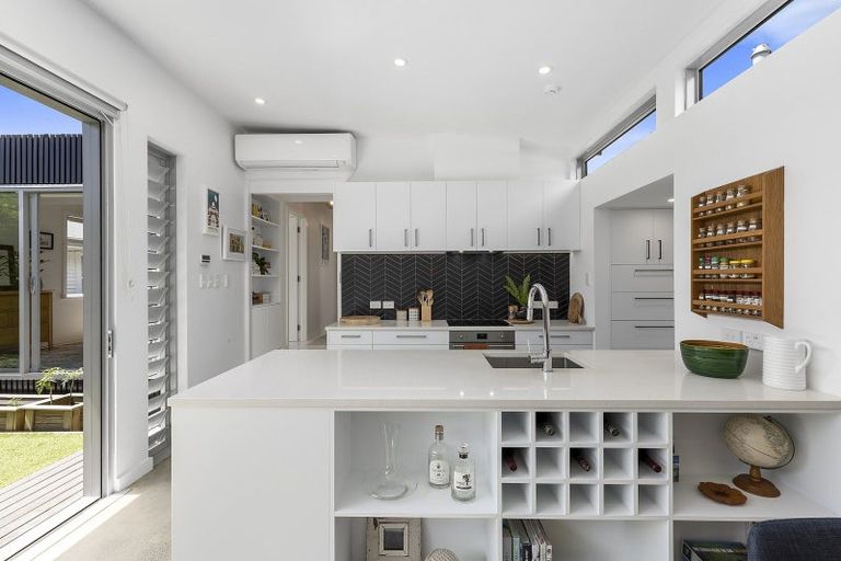 Photo of property in 20 Mantell Street, Seatoun, Wellington, 6022