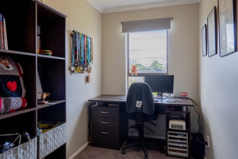 Photo of property in 34 Queens Road, Waikanae Beach, Waikanae, 5036