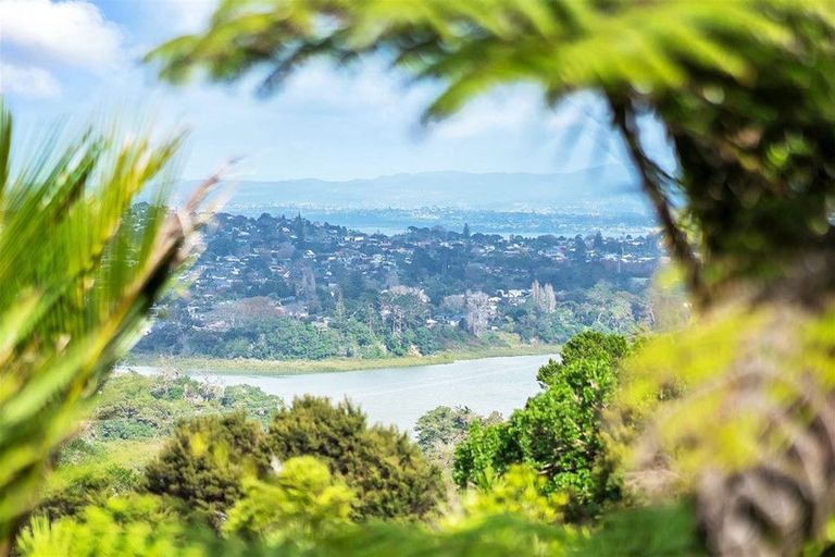 Photo of property in 12 Kereru Grove, Greenhithe, Auckland, 0632