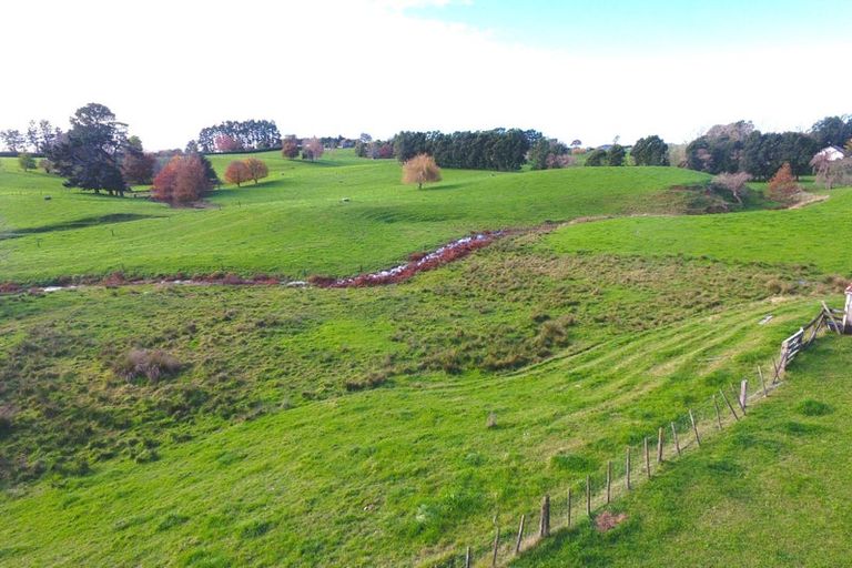 Photo of property in 2070 Kakaramea Road, Ngahinapouri, Hamilton, 3290