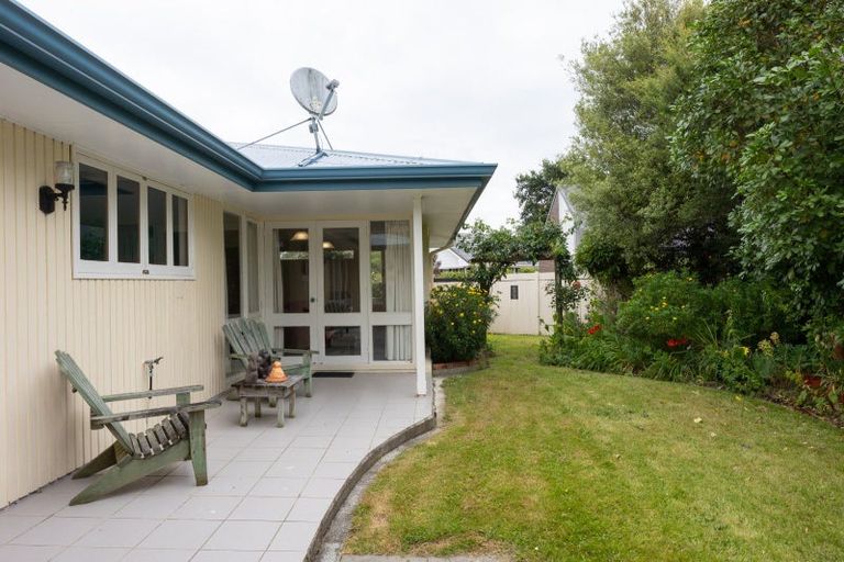 Photo of property in 17 Chilton Grove, Hokowhitu, Palmerston North, 4410