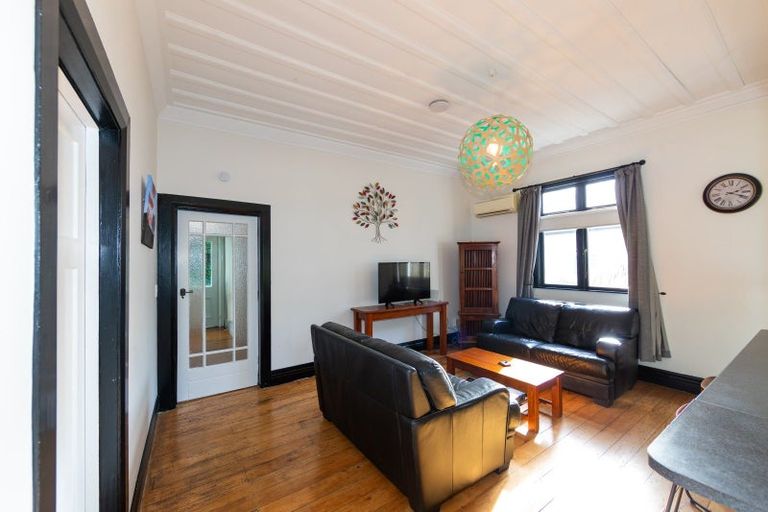 Photo of property in 131 Shakespeare Road, Bluff Hill, Napier, 4110