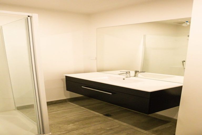 Photo of property in 2c Cook Street, Karori, Wellington, 6012