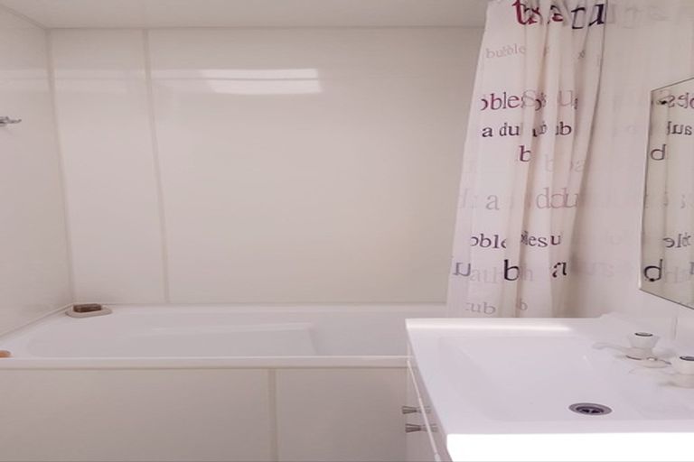 Photo of property in 4 Claremont Grove, Mount Victoria, Wellington, 6011