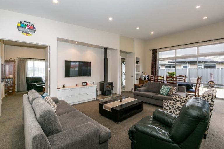 Photo of property in 52 Orotu Drive, Poraiti, Napier, 4112