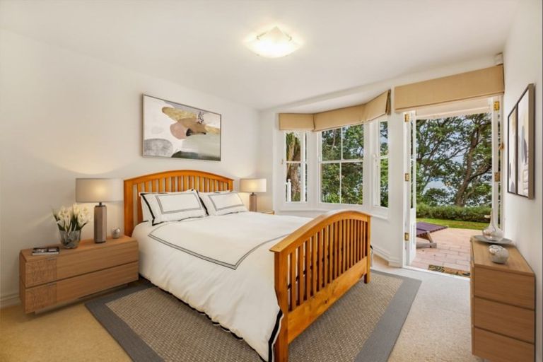 Photo of property in 36 Queen Street, Northcote Point, Auckland, 0627