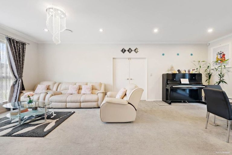 Photo of property in 1 Sunshine Lane, Flat Bush, Auckland, 2019