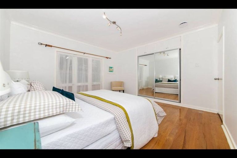 Photo of property in 12 Rossmore Terrace, Murrays Bay, Auckland, 0630