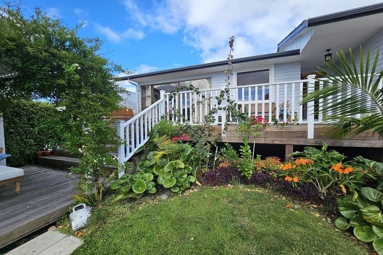 Photo of property in 27 Exminster Street, Blockhouse Bay, Auckland, 0600