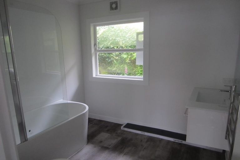 Photo of property in 2 Braemar Terrace, Johnsonville, Wellington, 6037