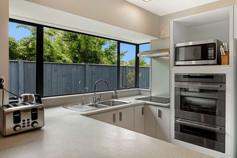 Photo of property in 17 Woburn Place, Takaro, Palmerston North, 4412