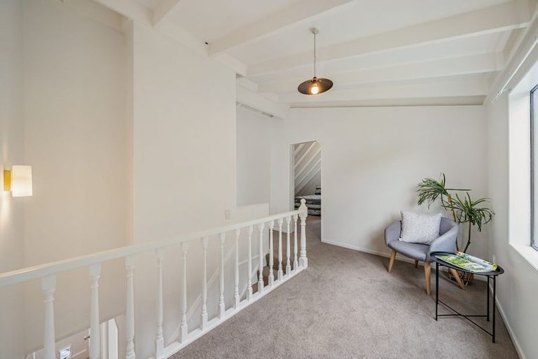 Photo of property in 13 King Charles Drive, Kingsley Heights, Upper Hutt, 5018