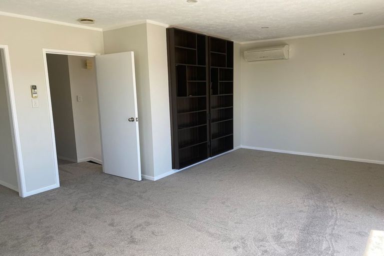 Photo of property in 11 Robin Lane, Browns Bay, Auckland, 0630