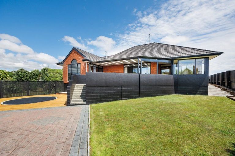 Photo of property in 54 Cashmere Drive, Fitzherbert, Palmerston North, 4410
