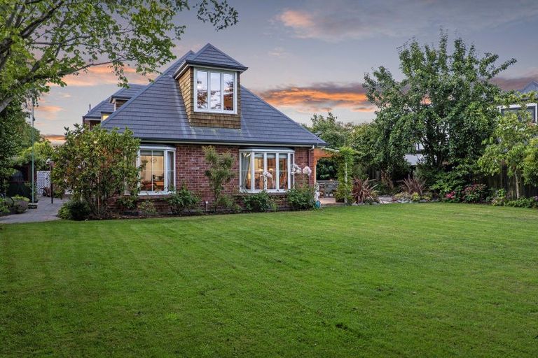 Photo of property in 12 Glenburn Place, Avonhead, Christchurch, 8042