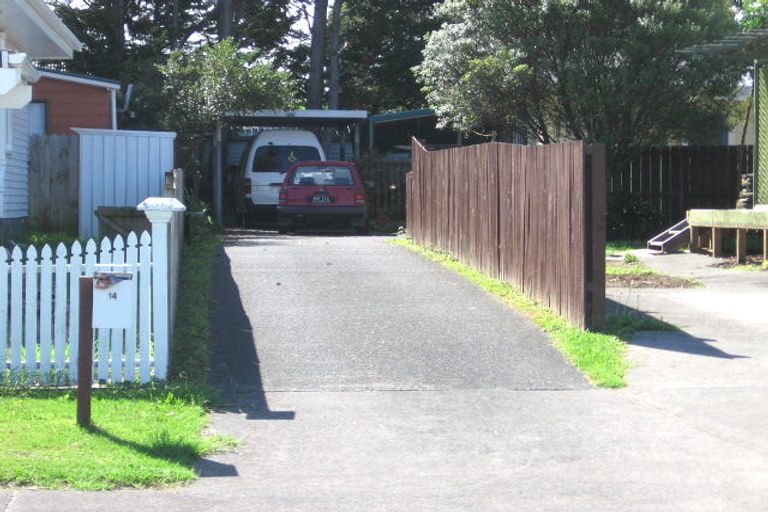 Photo of property in 16 Darcy Place, Massey, Auckland, 0614