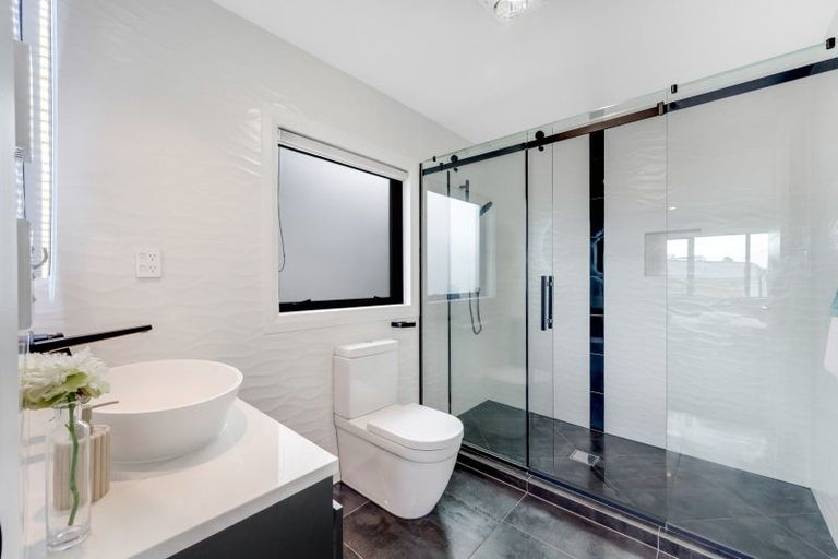 Photo of property in 45 Armstrong Farm Drive, East Tamaki Heights, Auckland, 2016