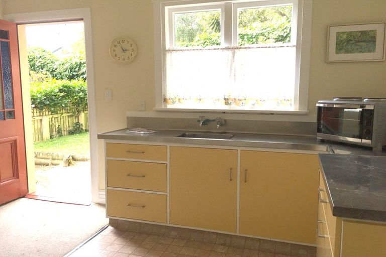 Photo of property in 29 Scarborough Terrace, Mount Victoria, Wellington, 6011