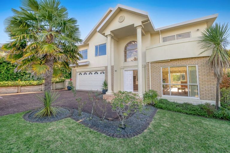 Photo of property in 31 Goldfinch Rise, Unsworth Heights, Auckland, 0632