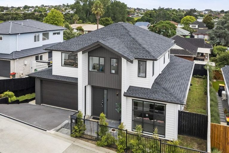 Photo of property in 10 Huaota Place, Botany Downs, Auckland, 2010