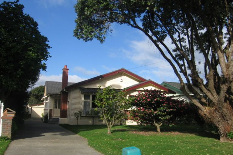 Photo of property in 18 Saint Albans Grove, Woburn, Lower Hutt, 5010