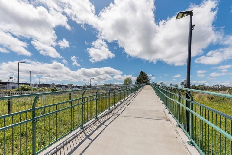 Photo of property in 4 Lumbarda Drive, Kumeu, 0810