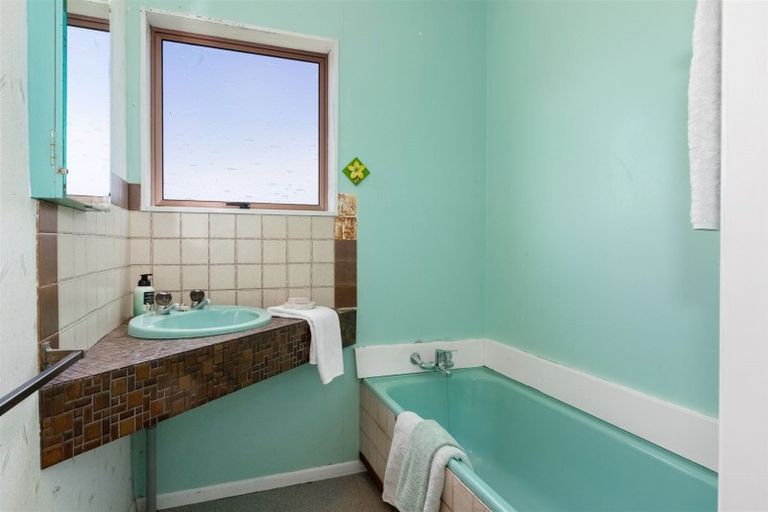 Photo of property in 33 Forth Place, Papakowhai, Porirua, 5024