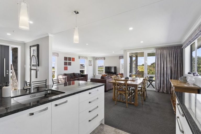 Photo of property in 43 Lakeside Terrace, Omokoroa, 3114