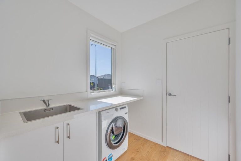 Photo of property in 17 Rangataiki Place, Te Awa, Napier, 4110