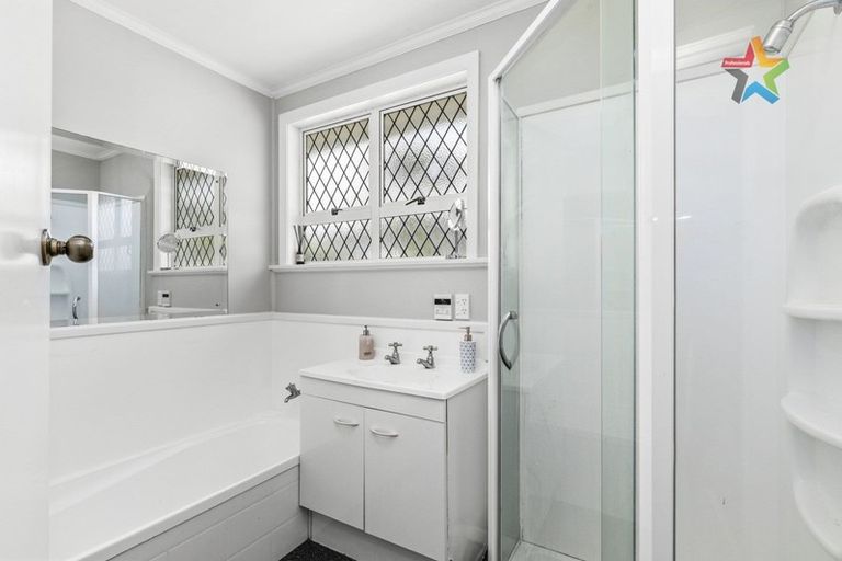 Photo of property in 353 Stokes Valley Road, Stokes Valley, Lower Hutt, 5019